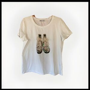 White Size Large Short Sleeve T-Shirt with Sequin Shoe Design